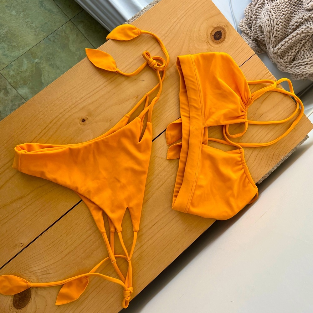 Benoa bikini - medium top, large bottoms. 💛